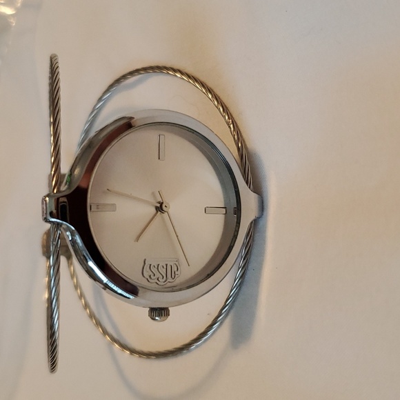 Watch - Picture 4 of 4